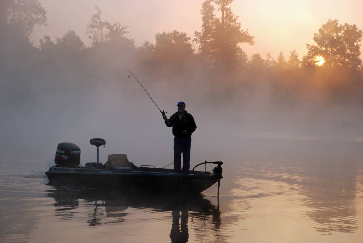 https://www.outdooralabama.com/sites/default/files/Rainer%20articles/fog-fishing.jpg